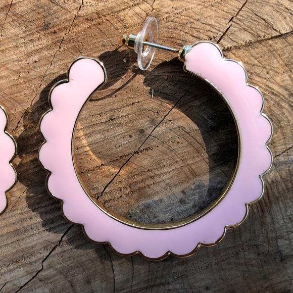 🍃Desideria Pink Scalloped Hoops!🌸 - Picture 3 of 6